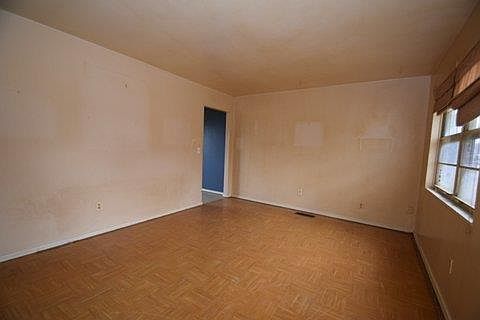 2nd image of 10889 Maplehill Dr