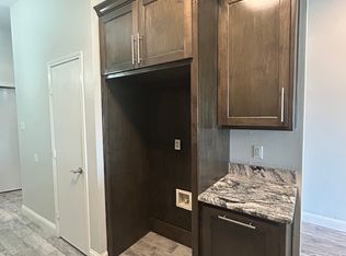 921 McKavett Dr, Burleson, TX 76028