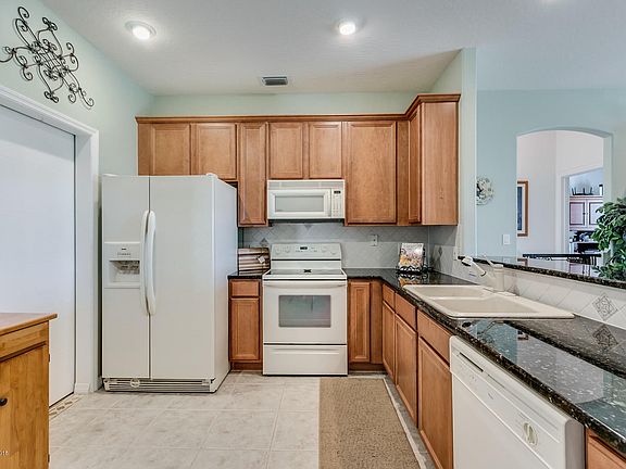 5th image of 910 Glen Abbey Way