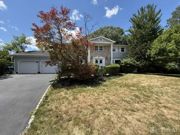 4 Fern Ct, North Brunswick, NJ 08902