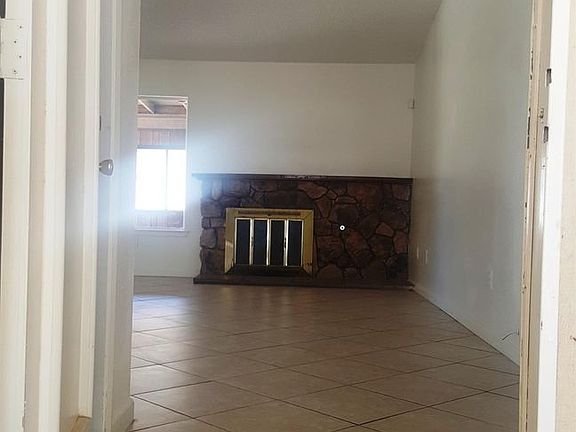 4th image of 9860 Oakwood Ave