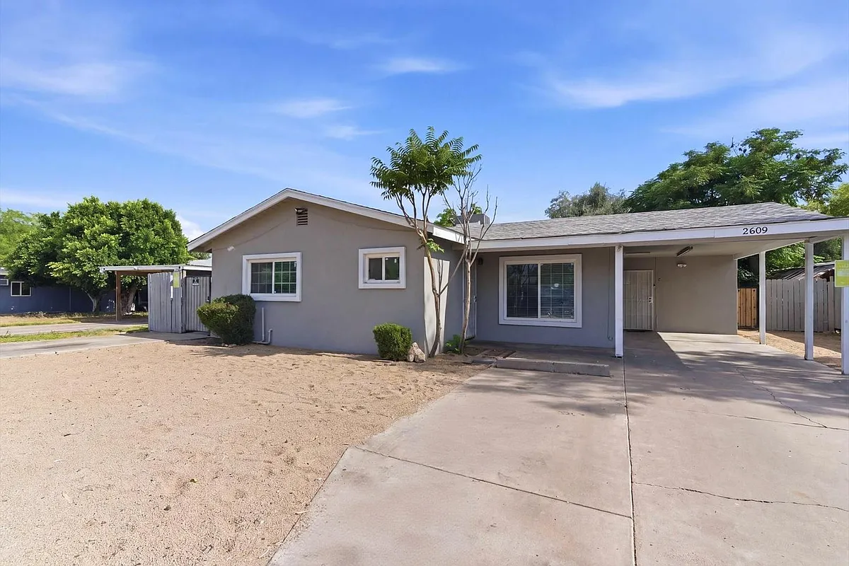 Building Photo - 2609 W Morten Ave #1