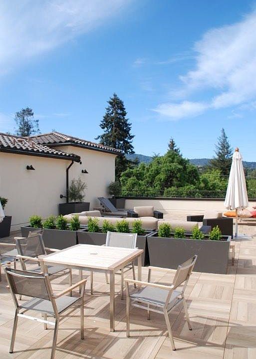 Rooftop Lounge