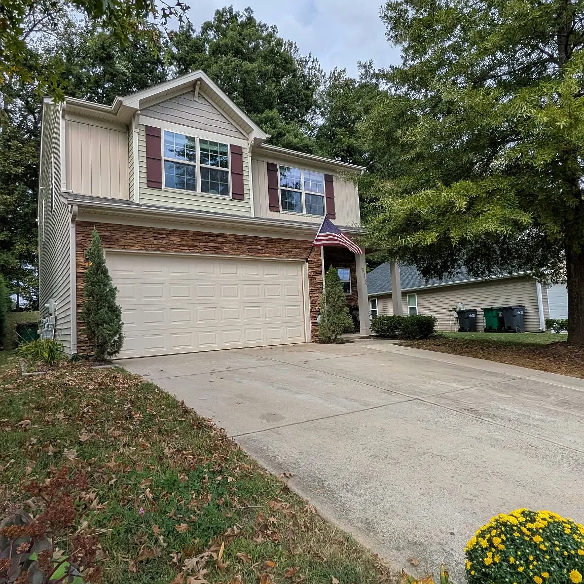 4 bed, 2.5 bath, 1941 sqft, $2,200 — Photo 1