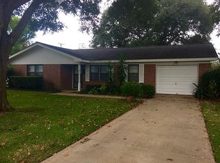 1708 Baylor Ave, Bay City, TX 77414