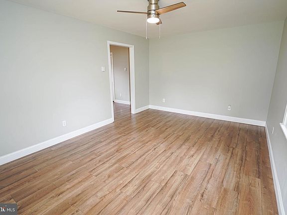 5th image of 105 E Federal St
