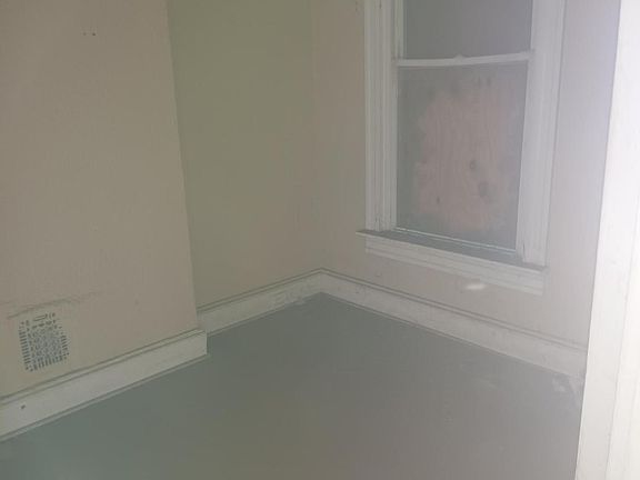 3rd image of 516 N Franklintown Rd