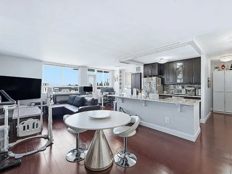 100 Manhattan Ave #2312 — Photo 2