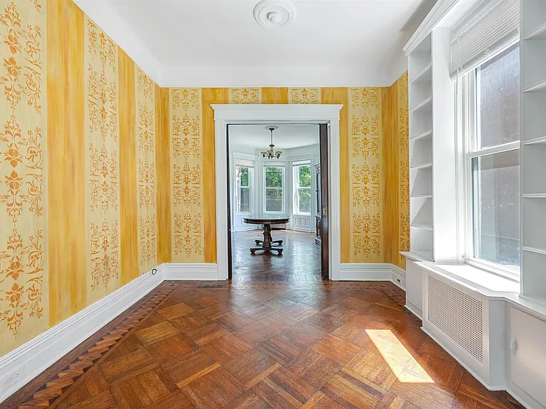 258 Woodlawn Ave — Photo 8