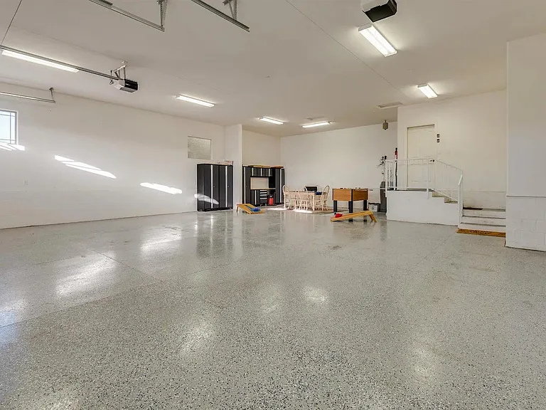 1820 Cabana Dr — Photo 5