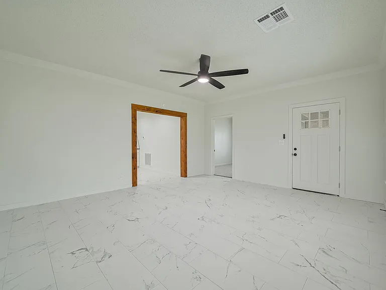 1017 NE 16th St — Photo 10