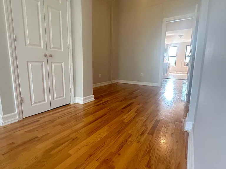 501 Graham Ave #2L — Photo 5