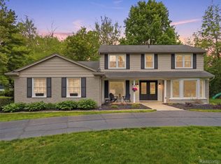 3324 Hartslock Woods Dr, West Bloomfield, MI 48322
