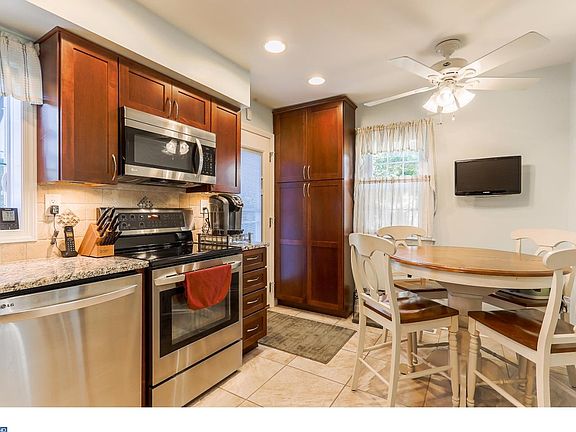 3rd image of 410 Llanerch Ave