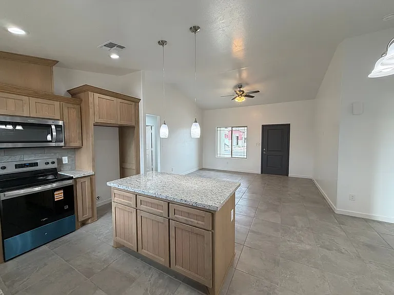 10643 E 46th Ln — Photo 8
