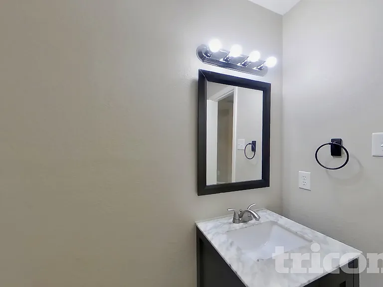 2328 White Oak Dr — Photo 10