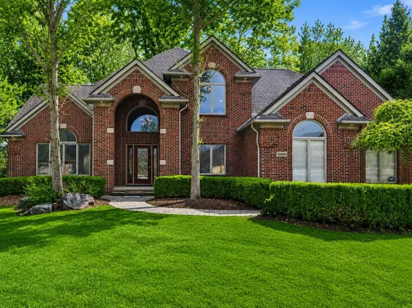 52018 Loon Ct, Shelby Township, MI 48315