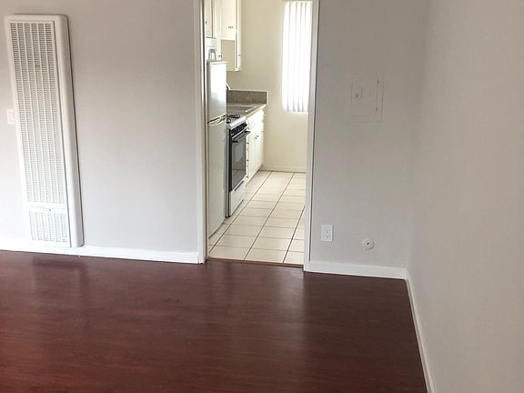 3rd image of 11104 Aqua Vista St
