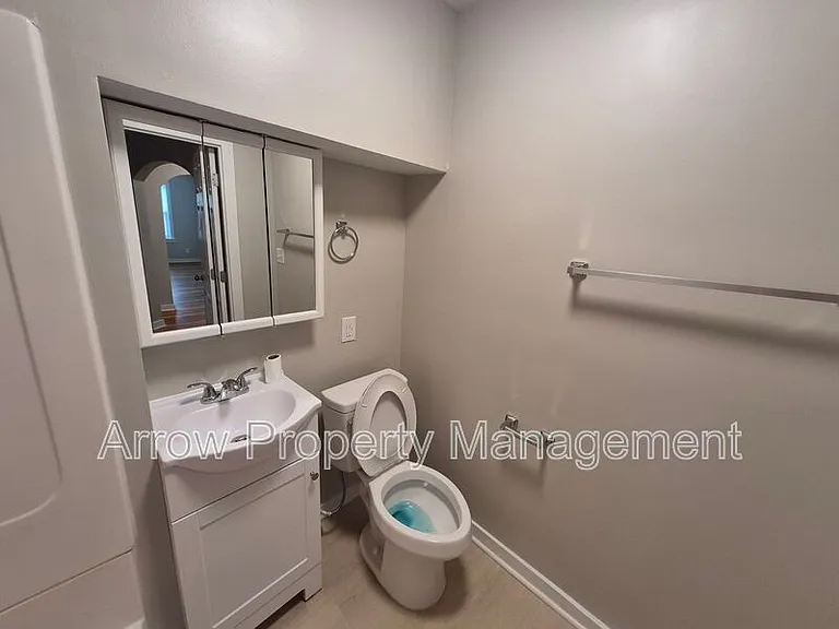 2727 P St #4 — Photo 11