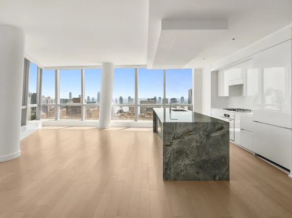 400 Park Avenue South image 3 of 24