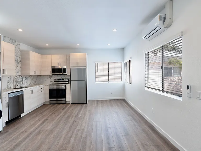 Beautifully Renovated Property perfectly situated between North Park and Normal Heights! — Photo 16