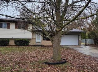 1825 Kingston Dr, Saginaw, MI 48638