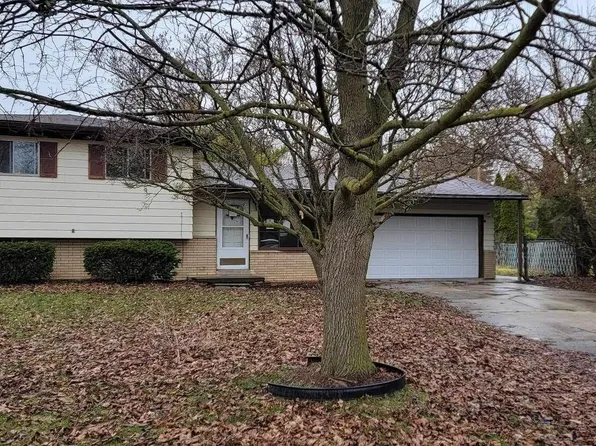 1825 Kingston Dr, Saginaw, MI 48638