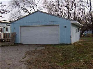 2nd image of 411 7th St