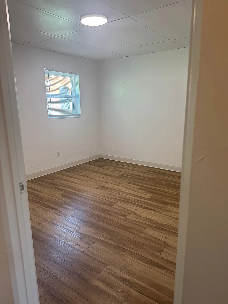 Building Photo - 27 N Ellis St #3