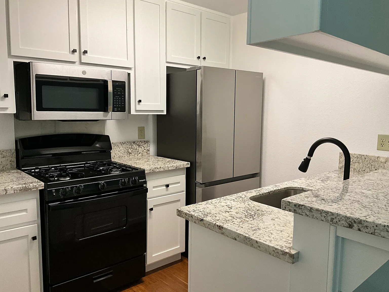 2 bed, 856 sqft, $1,600 — Photo 1