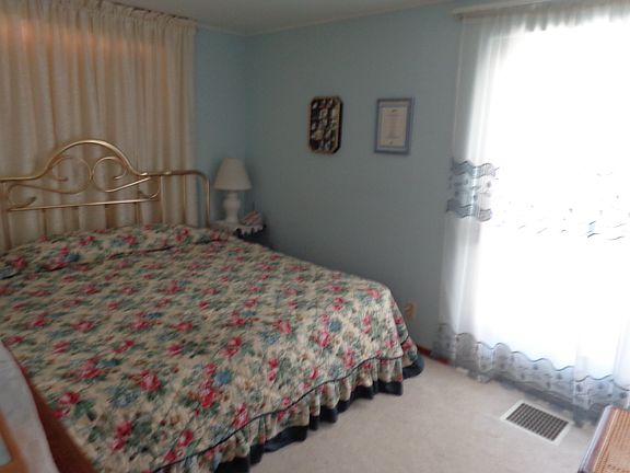 5th image of 2209 Putnam St