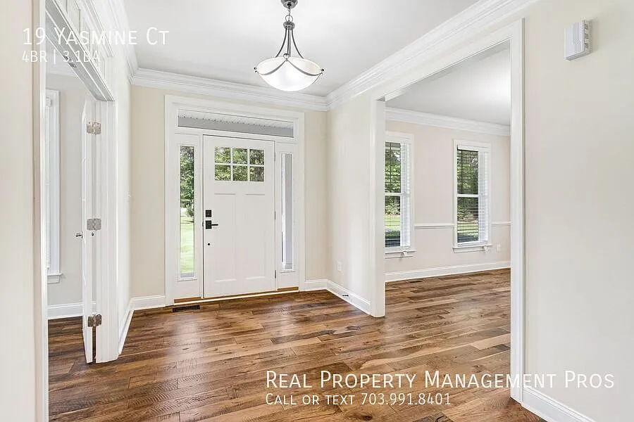 Large Custom Home on Cul-de-sac! — Photo 4