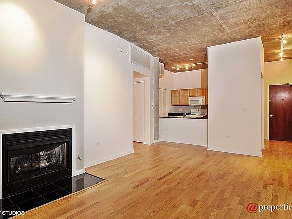 Kitchen / Living Room