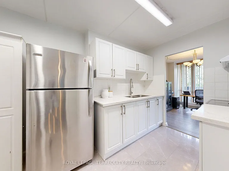 2 Glamorgan Ave #212 — Photo 3