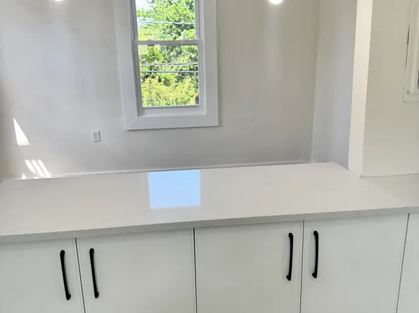 460 14th Ave, Newark, NJ 07106
