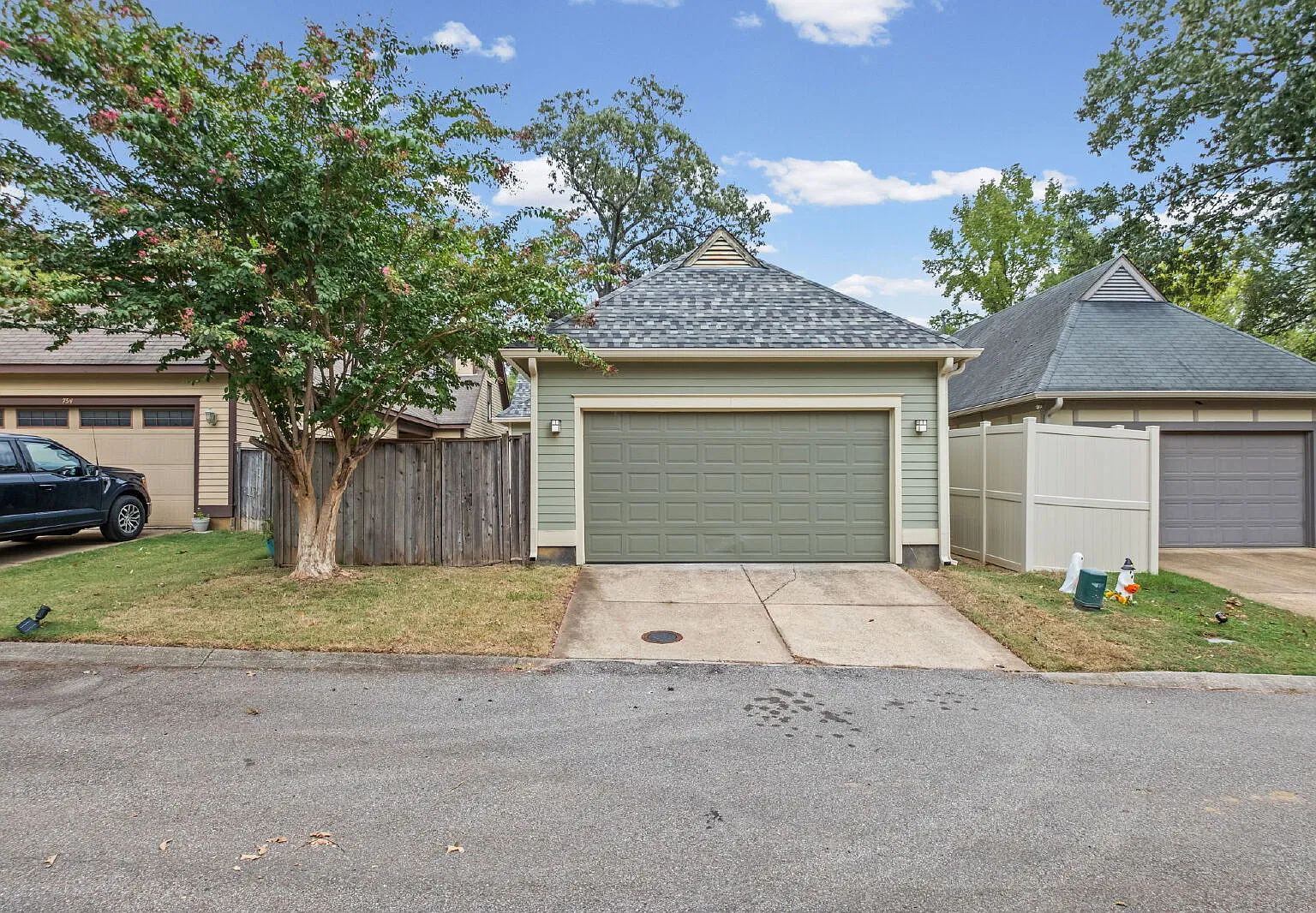 3 bed, 2.0 bath, 1600 sqft, $2,295 — Photo 3