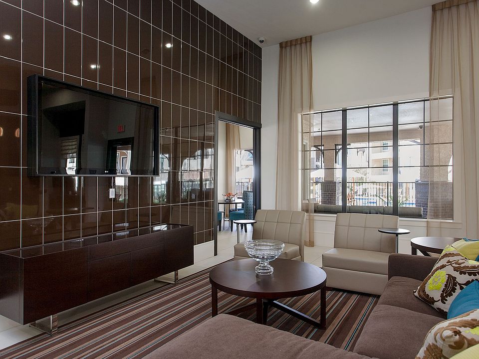 Ladera Apartment Homes, Clubhouse