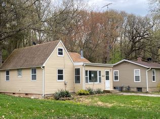 5226 E Lake Shore Dr, Wonder Lake, IL 60097