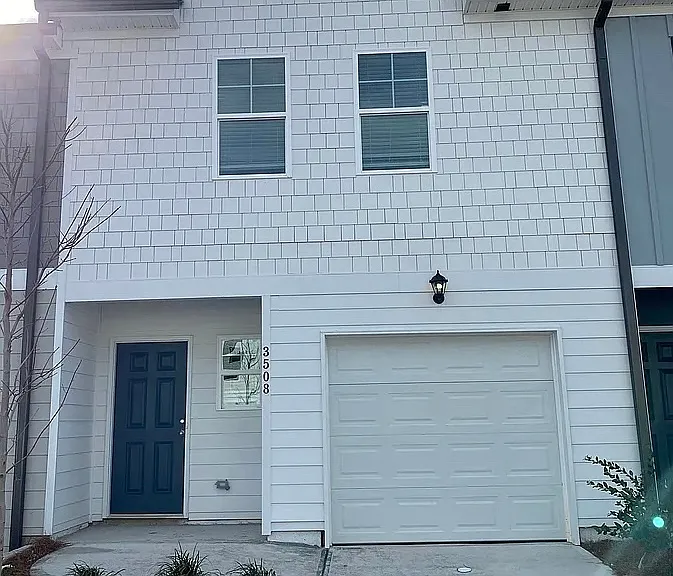 3508 Lakeview Crk — Photo 1