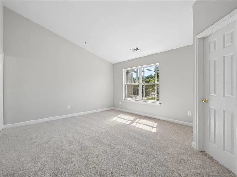 1004 Collindale Ave — Photo 20