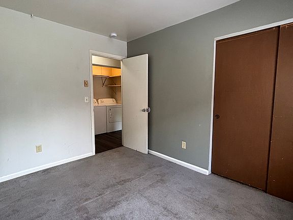 5th image of 4534 Elliot Ave APT 1