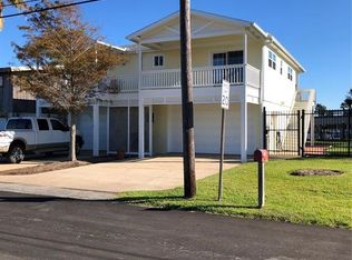 922 91st St, Galveston, TX 77554