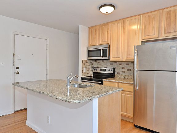 3rd image of 428 Chestnut St #A5