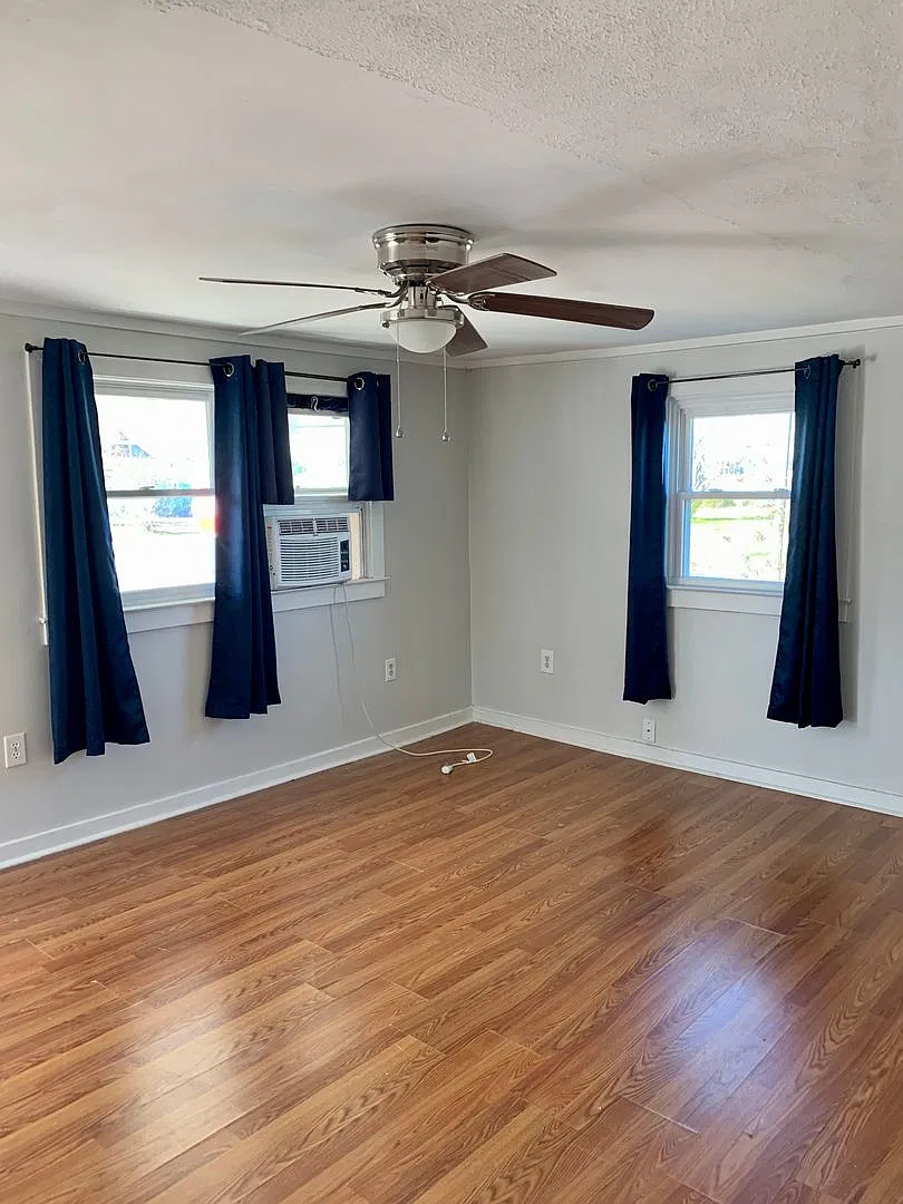 Coming Soon! Cute Home with Water View. Walk to Shops and Water. Downtown Morehead City — Photo 4