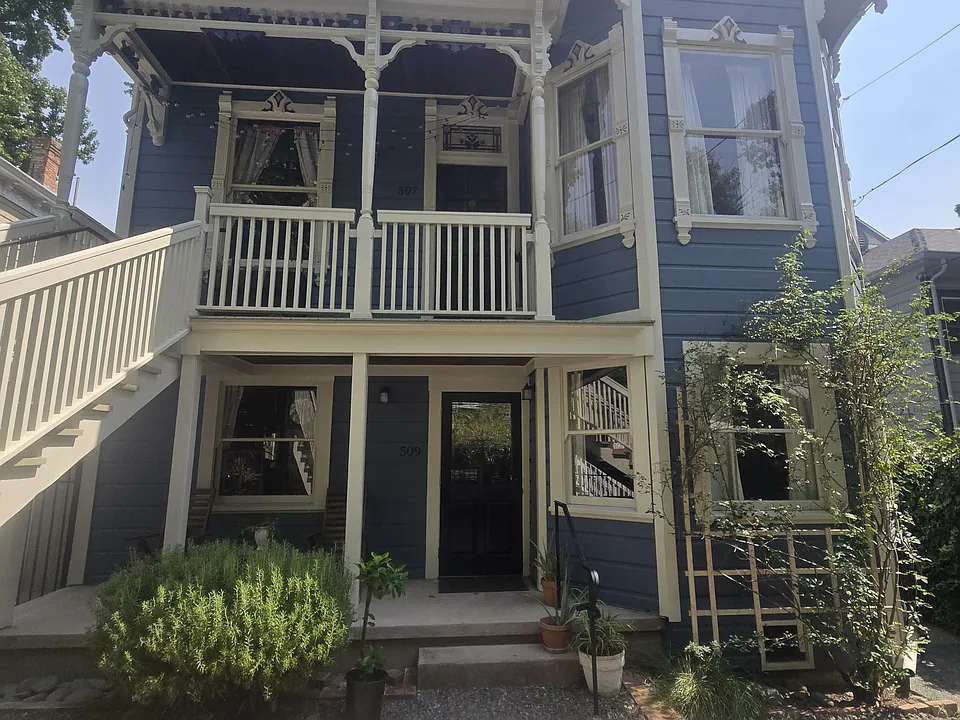 13th St