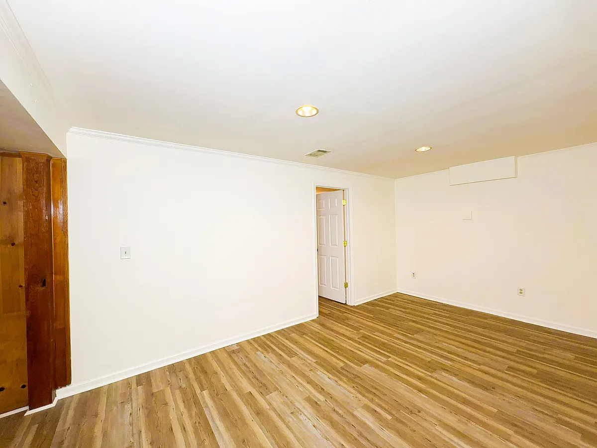 Building Photo - 6631 Auburn Ave #2