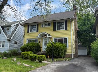 945 Dresden Rd, Cleveland Heights, OH 44112