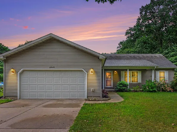 69018 Nautical Dr, Edwardsburg, MI 49112