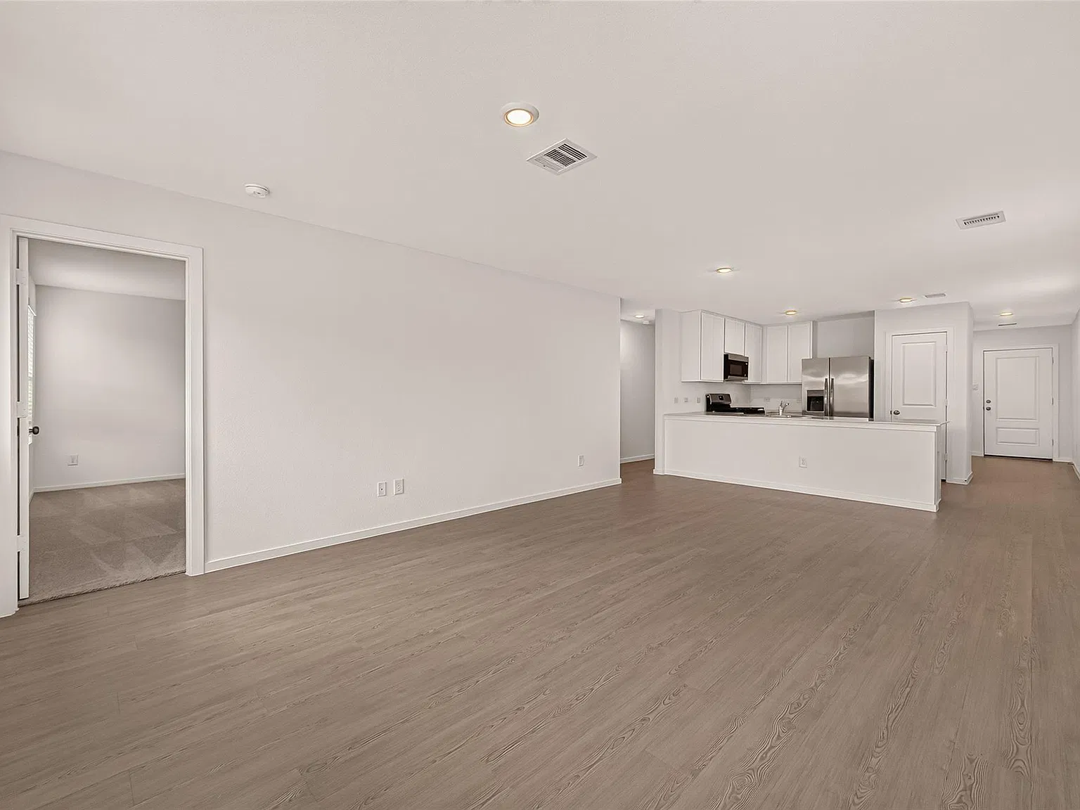 3 bed, 2.0 bath, 1311 sqft, $1,999 — Photo 2