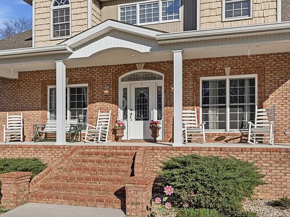 4th image of 135 Vols Ln